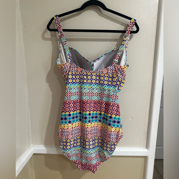 2 Floral design full body swimsuit with matching skirt - Picture 5 of 9